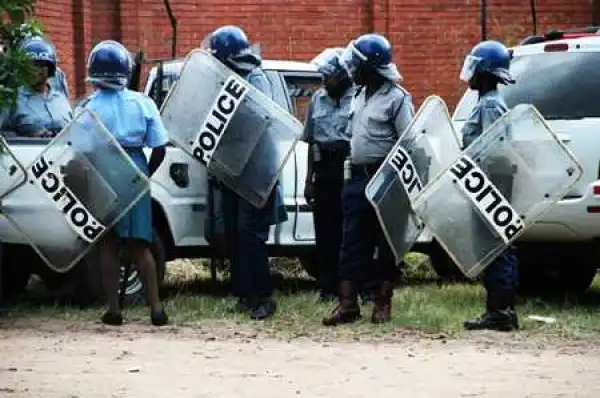Drama as Policeman Gets Arrested by His Colleagues...You Won